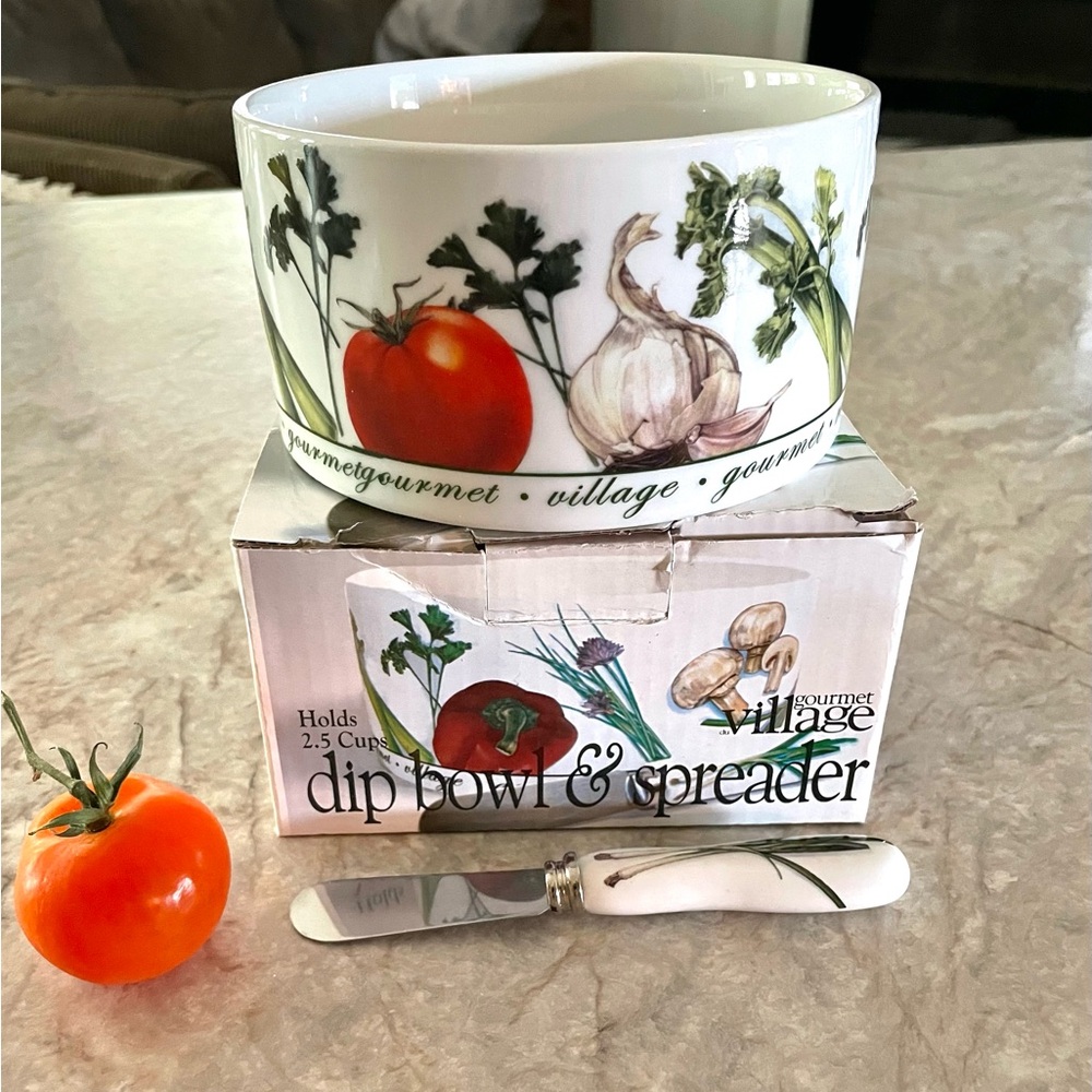 2/$20💕Dip Bowl & Spreader Gourmet Village